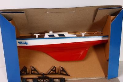 Model plachetnice pro děti WINDY 35 x 42 cm (dřevo)
